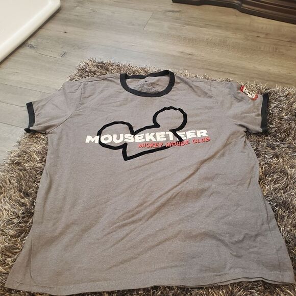 Disney XL Musketeer Tshirt  - Picture 1 of 4